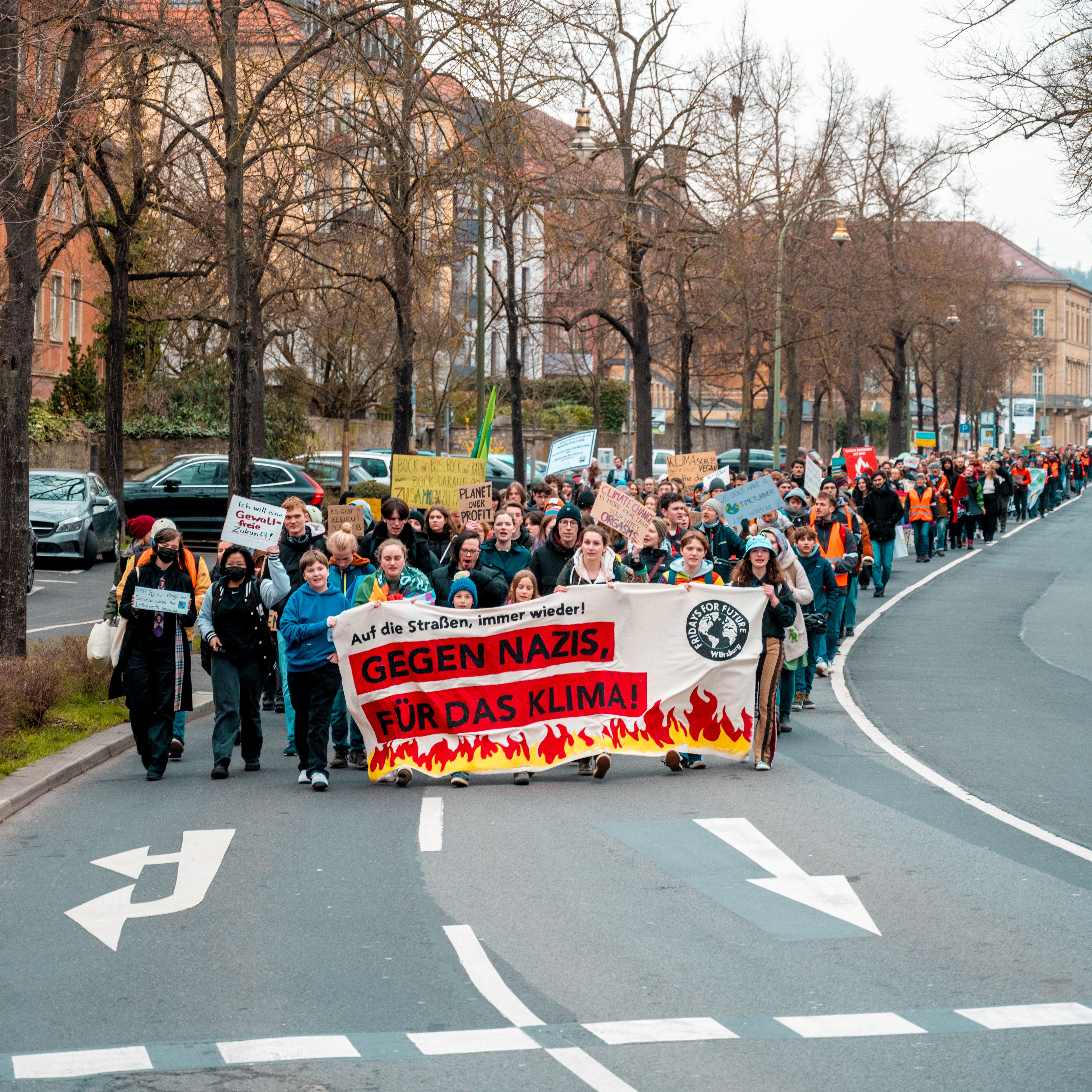Bild vom bundesweiten Klimastreik am 01.03.2024. Gegen Nazis, für das Klima!